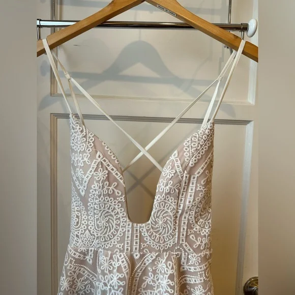 NWT WINDSOR Unique White and Nude Lace Dress, Women’s Size S - Picture 3 of 9